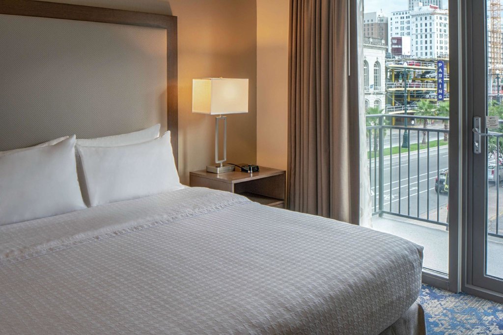 Двухместный люкс c 1 комнатой с балконом Homewood Suites By Hilton New Orleans French Quarter