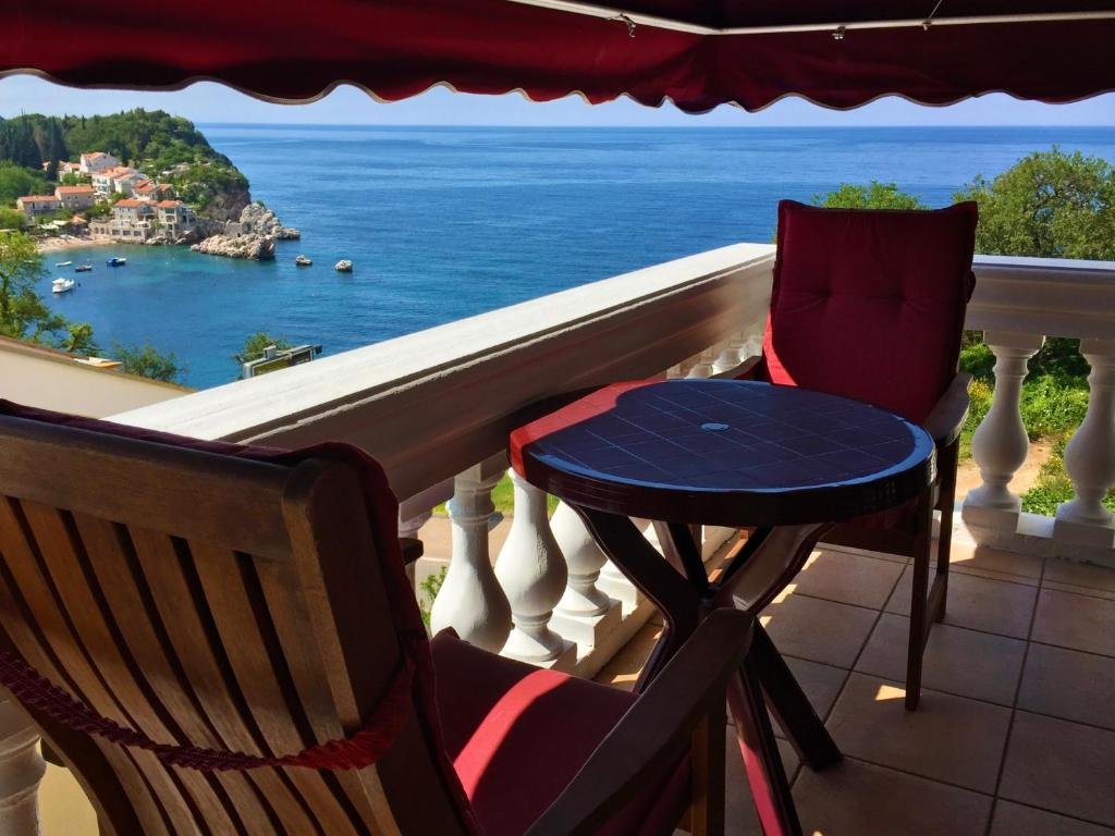 Двухместный номер Comfort с балконом и с видом на море Villa Sara Guesthouse