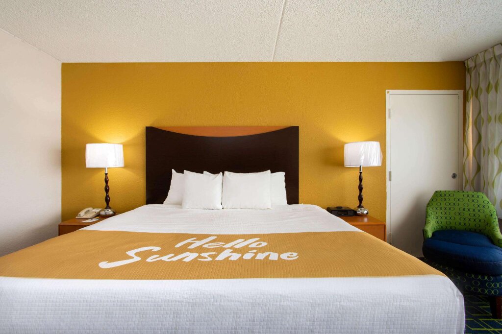 Номер Deluxe Days Inn by Wyndham Absecon Atlantic City Area