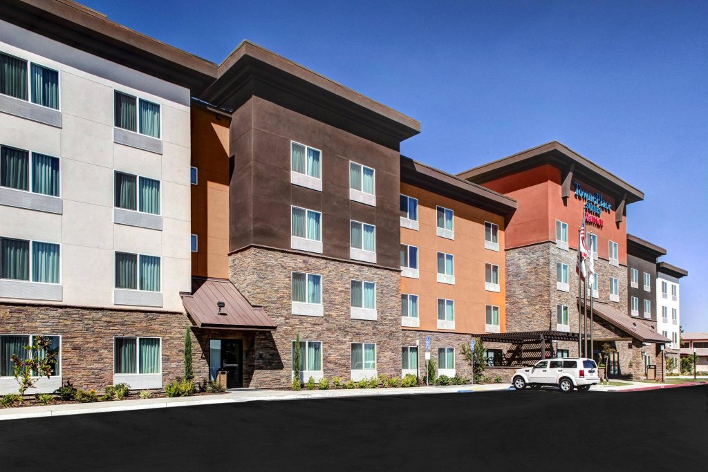 Люкс TownePlace Suites by Marriott Bakersfield West