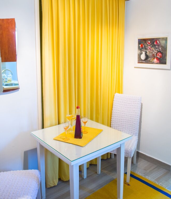 Studio Yellow Lilly Mostar Apartment