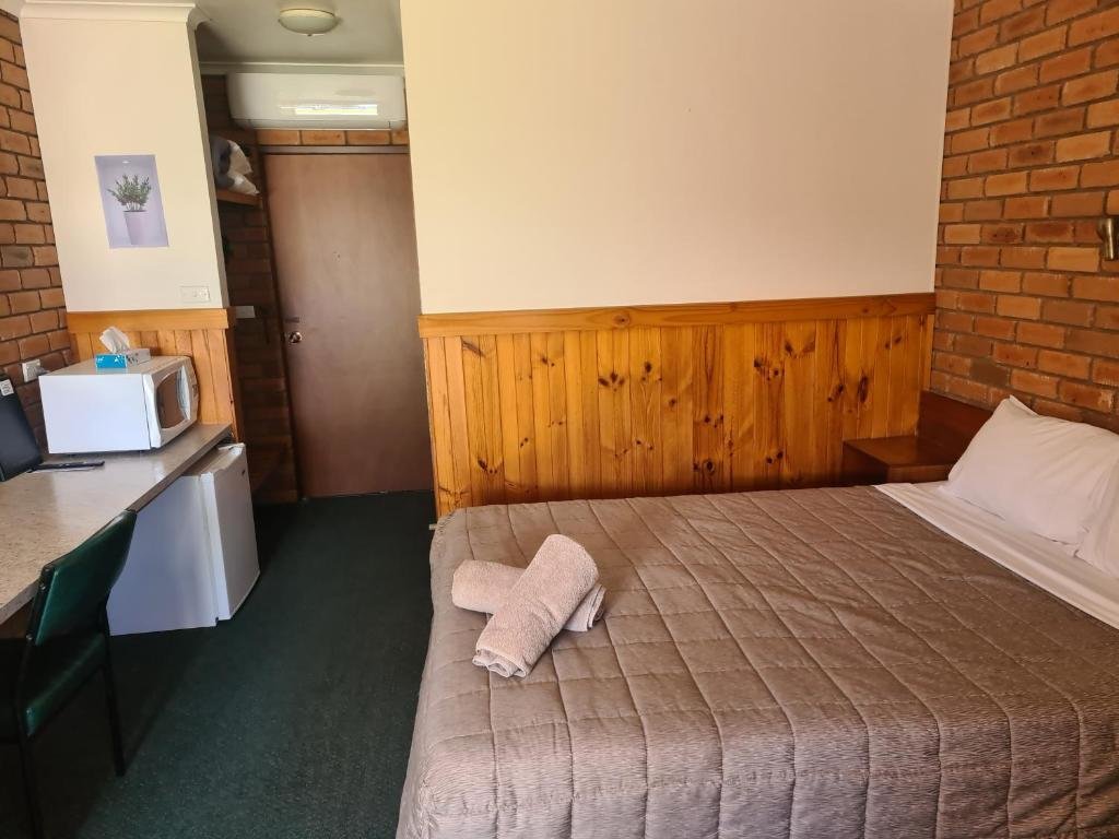 Standard Double room Regency Court Motel