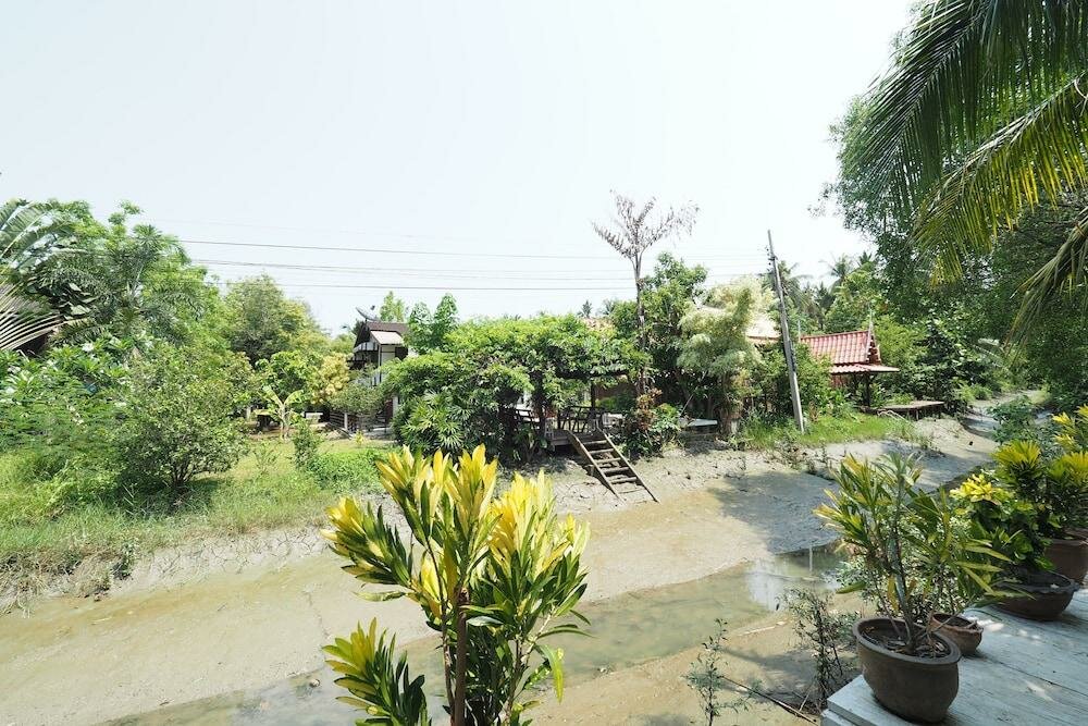 Bungalow Baan Suanjarean Resort