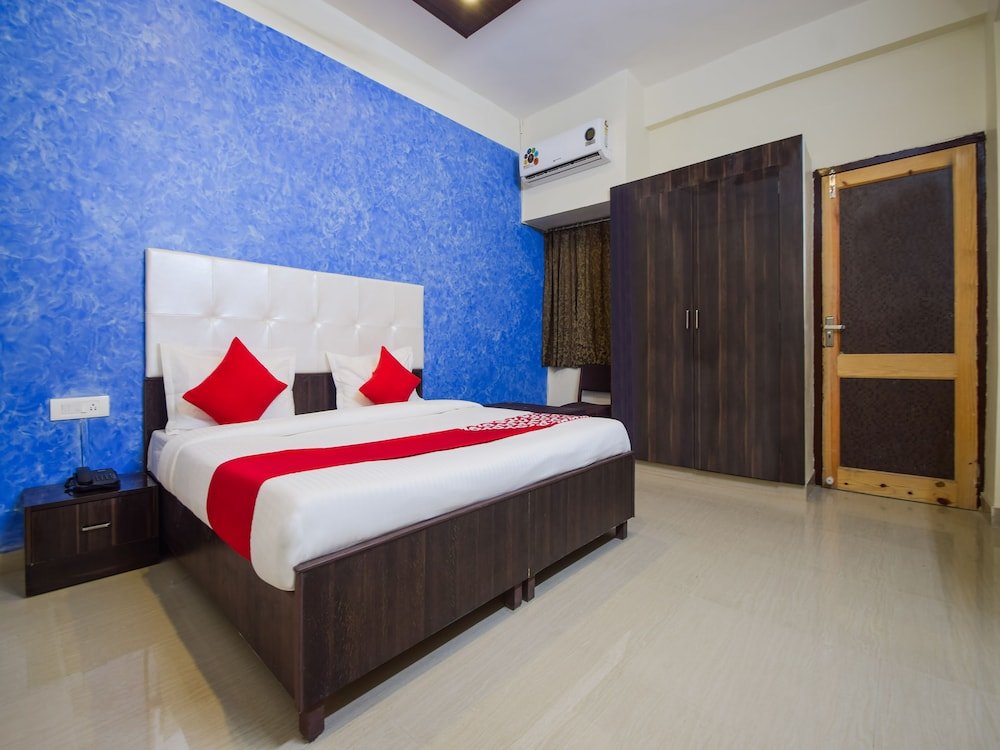 Standard Double room OYO 26659 Hotel Parmanand Garden