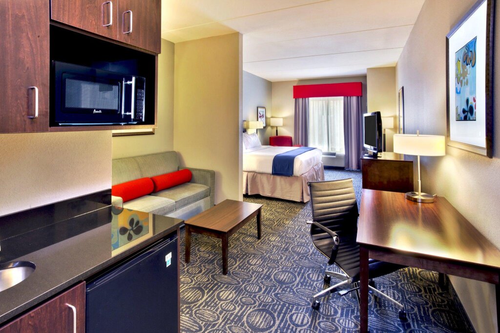 Suite 1 dormitorio Holiday Inn Express & Suites Oak Ridge, an IHG Hotel