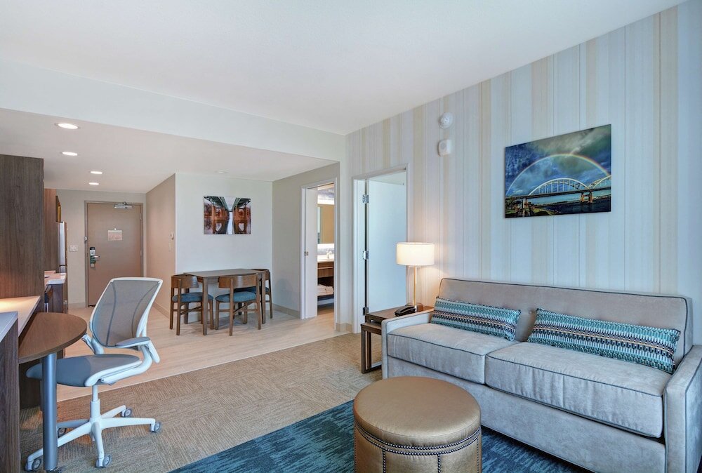 Suite 1 dormitorio Home2 Suites by Hilton Bettendorf Quad Cities