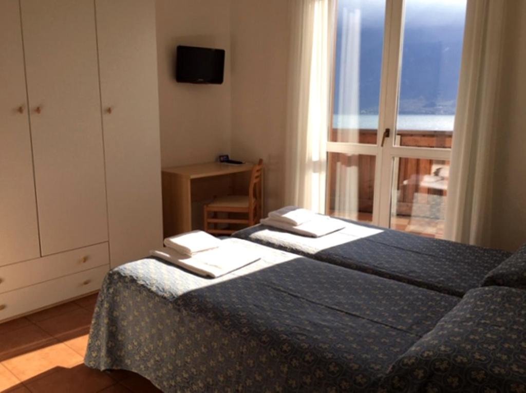 Standard Double room with lake view Hotel Castell