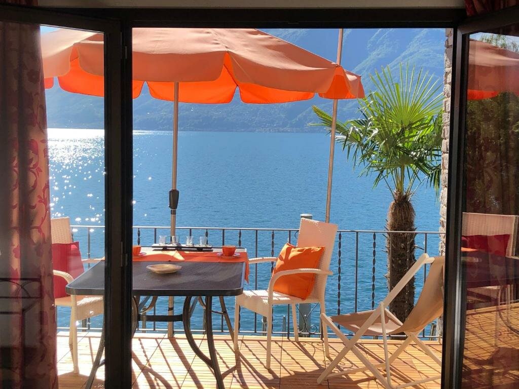 Apartment with balcony and with lake view Apartments Posta al Lago