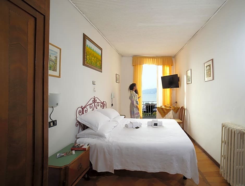 Standard Zimmer mit Seeblick Hotel Suisse