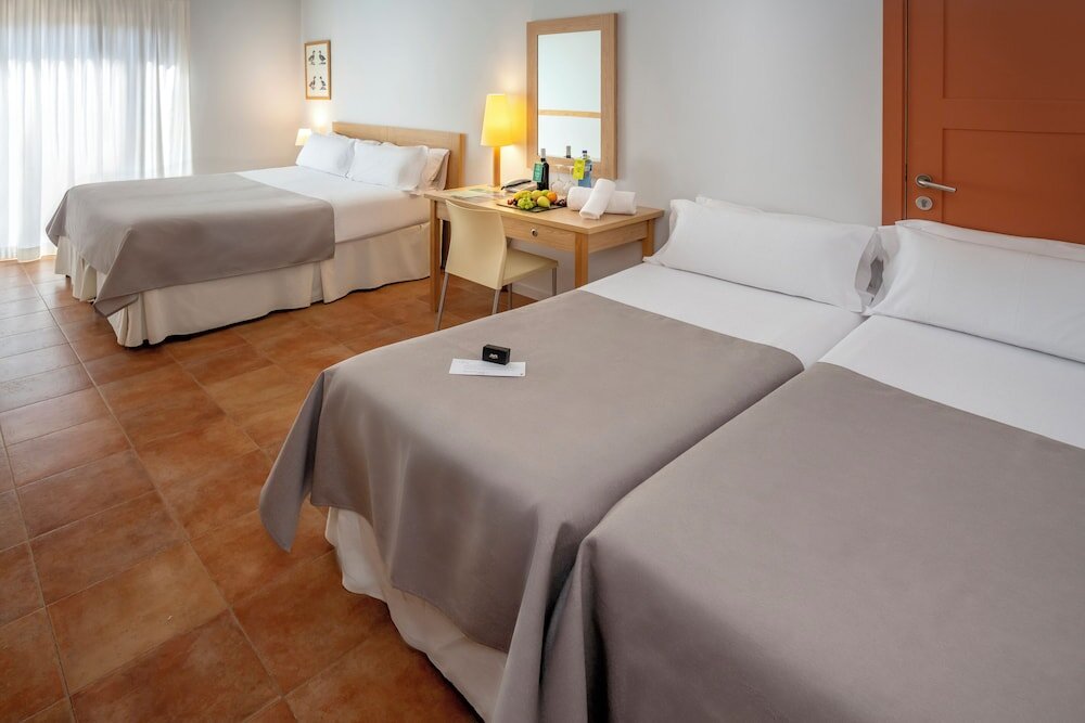 1 Bedroom Comfort Quadruple room Vilar Rural d'Arnes by Serhs Hotels