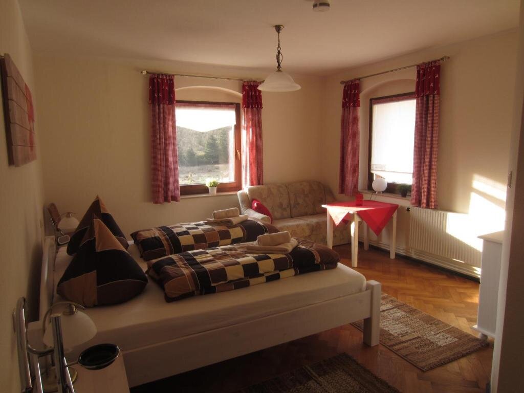 Апартаменты с 2 комнатами Ferienwohnung Im Wiesenthal