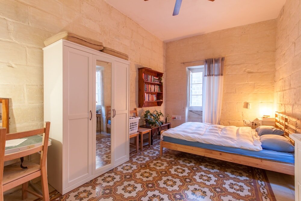 Standard Cottage Senglea, Typical Seaview Townhouse