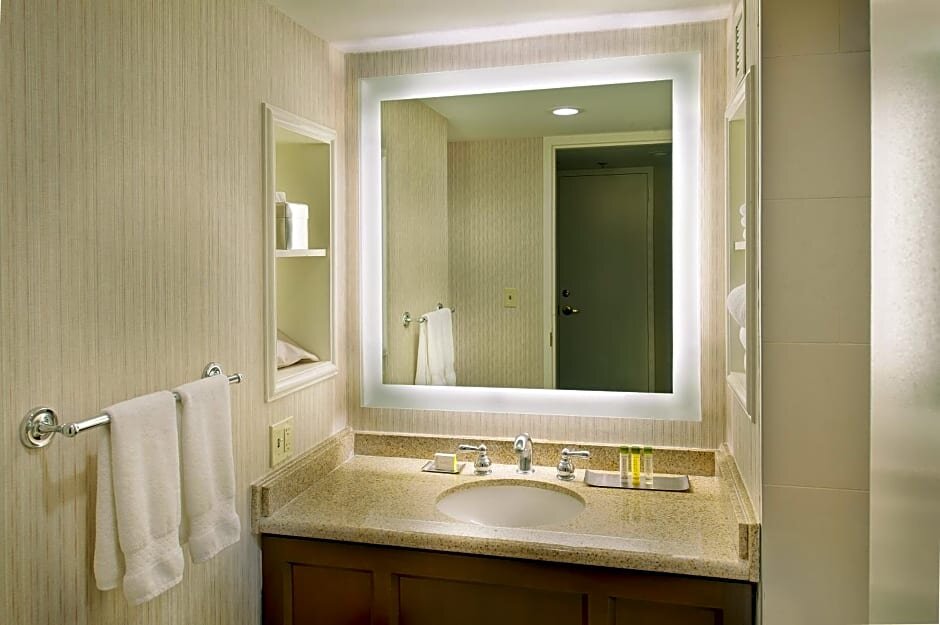 Deluxe Quadruple room with garden view St. Louis Union Station Hotel, Curio Collection by Hilton