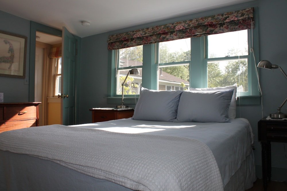 Suite con balcone e con vista sul giardino Chatham Guest Rooms