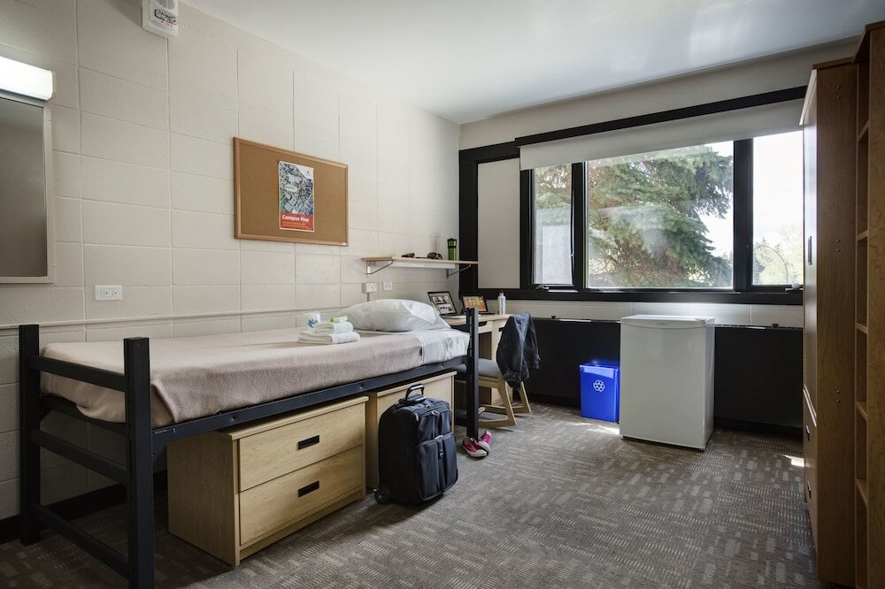 Кровать в общем номере University of Calgary Accommodations and Events