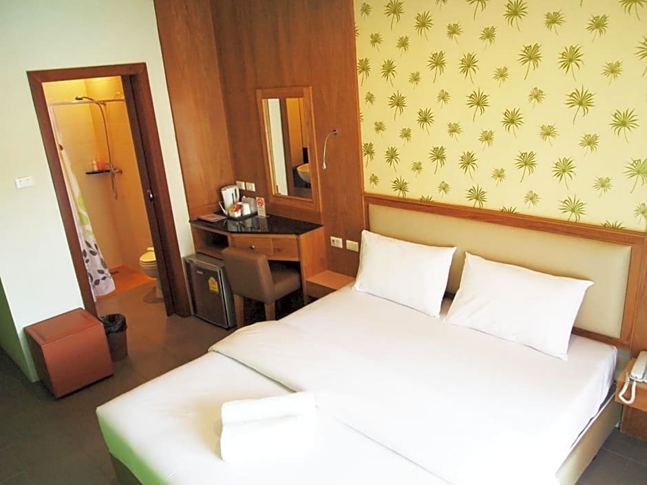 Двухместный номер Economy с видом на бассейн Phuket Ecozy Hotel