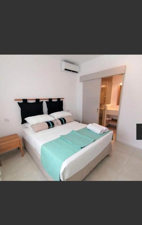 Eastern Blue Beachfront Luxury Apartment Poste Lafayette