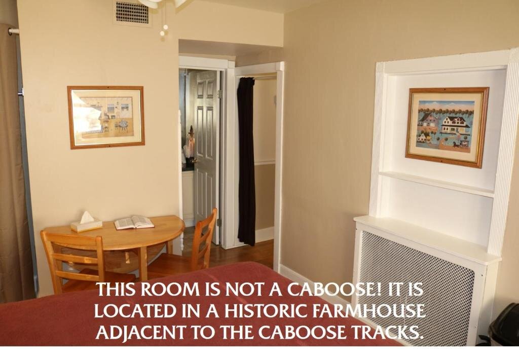 Люкс с 2 комнатами Red Caboose Motel & Restaurant