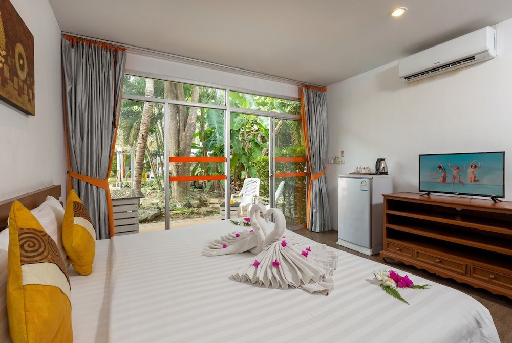 Camera Superior con balcone e con vista sul giardino Phuket Sea Resort SHA Extra Plus