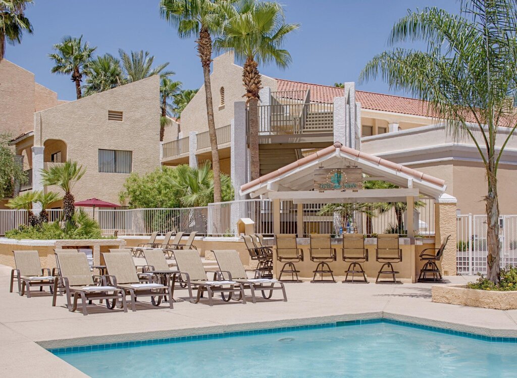 Кровать в общем номере Crowne Plaza Phoenix - Chandler Golf Resort, an IHG Hotel