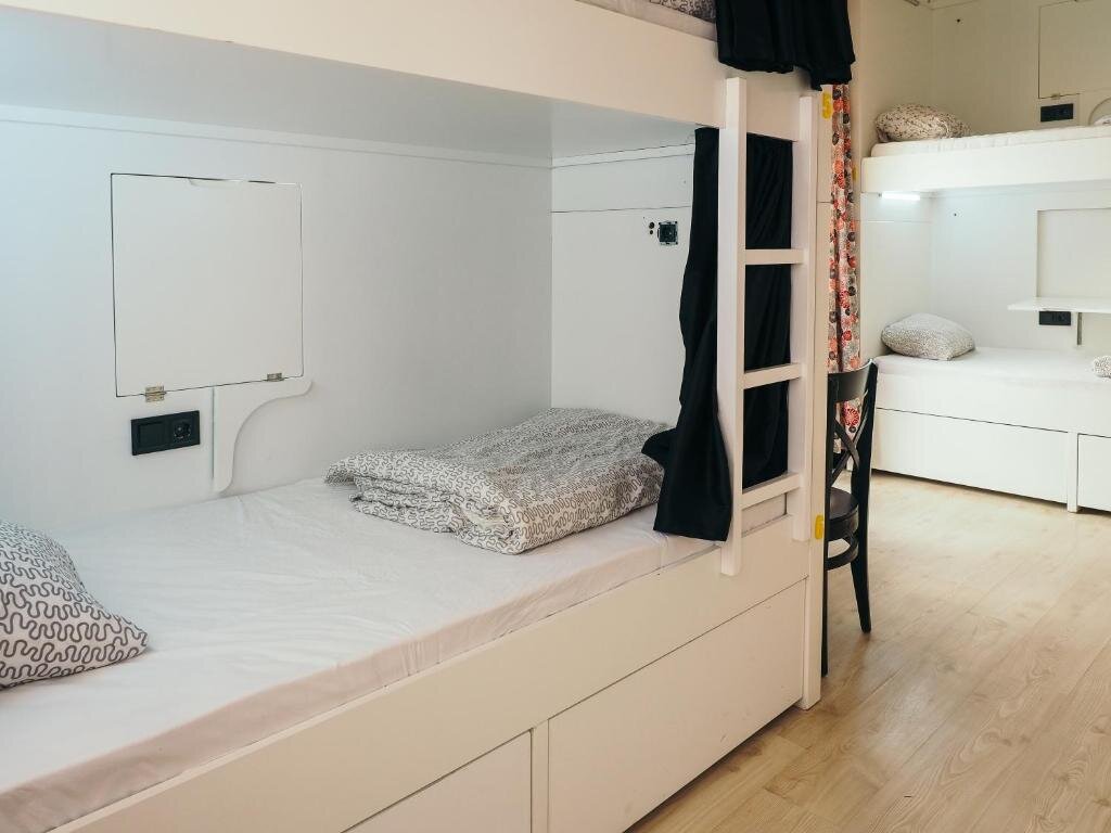 Кровать в общем номере Deeps Hostel Ankara