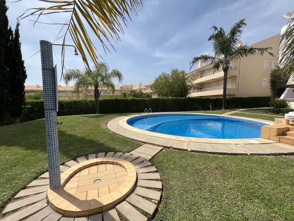 Апартаменты Vilamoura Typical 1 With Pool by Homing