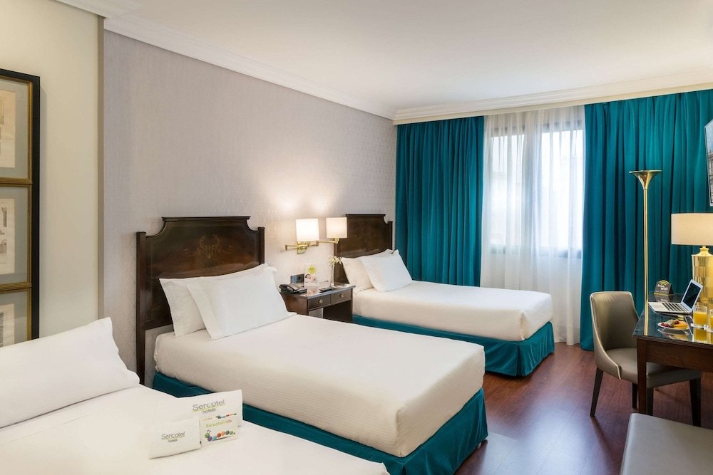 Трёхместный номер Classic Отель Sercotel Gran Hotel Conde Duque