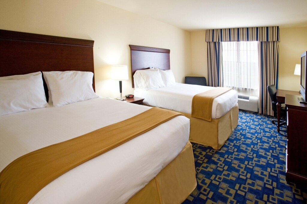 Vierer Suite Holiday Inn Express Jourdanton - Pleasanton, an IHG Hotel