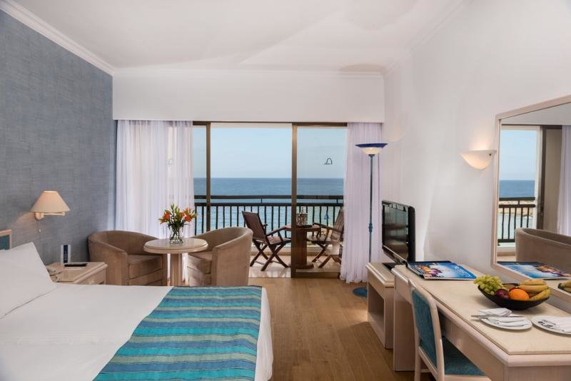 Двухместный номер с балконом и с видом на море Coral Beach Hotel & Resort Cyprus