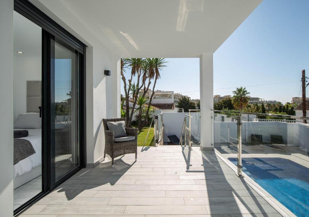 Вилла Stunning 4 Bed Villa with Pool - Las Farolas, 5min from Beach