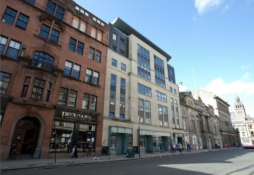 3 Bedrooms Standard Penthouse room with balcony The Spires Serviced Apartments Glasgow