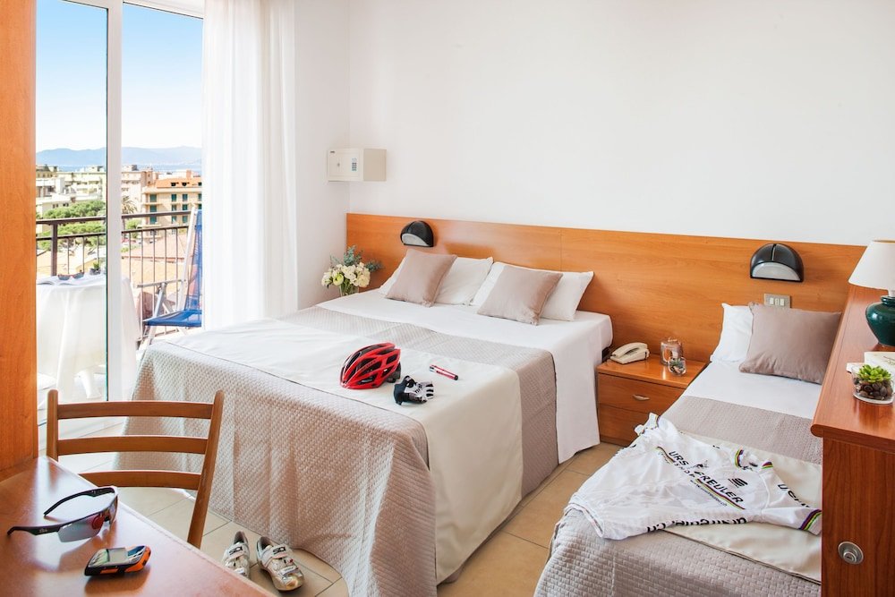 Standard Triple room with balcony and with sea view Hotel Europa