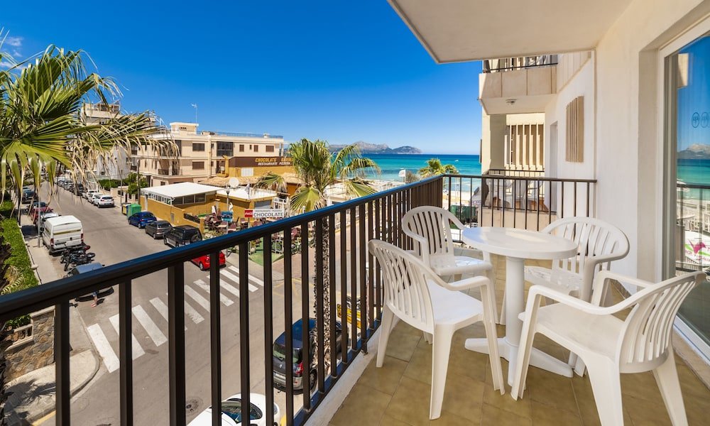 2 Bedrooms Standard Apartment beachfront Apartamentos Charlys Can Picafort