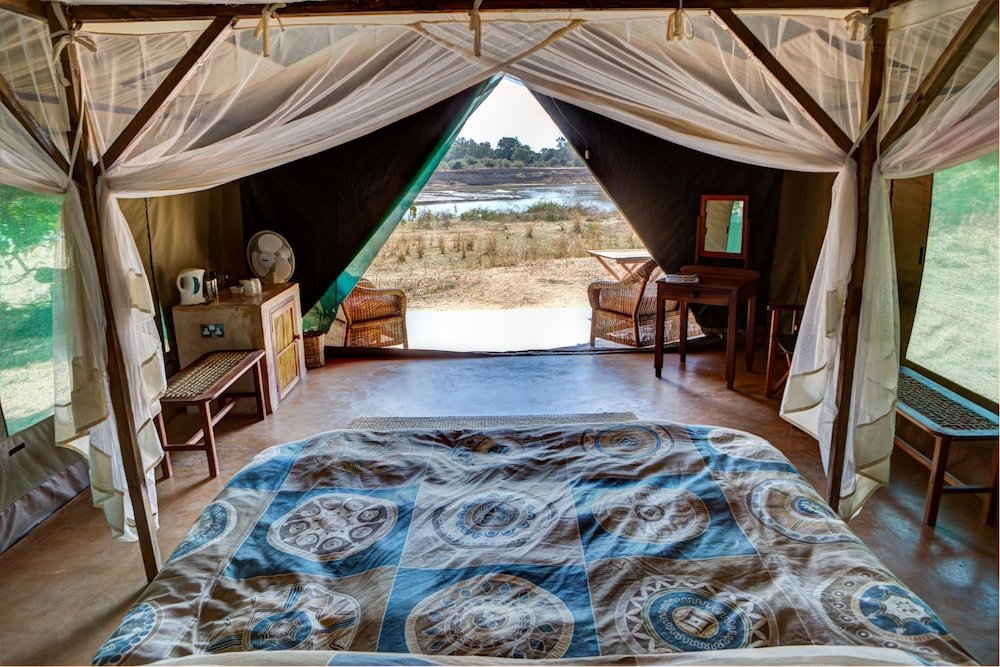 Tenda 1 camera da letto con vista sul fiume Flatdogs Camp