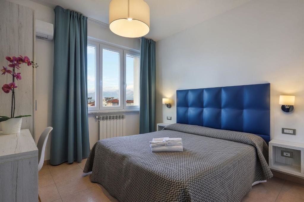 Habitación triple Estándar con vista al mar Hotel Nuovo Tirreno