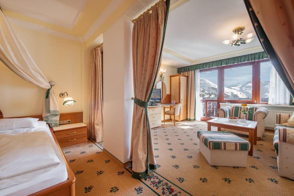 Полулюкс Deluxe Hotel Alpina deluxe