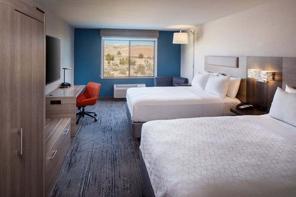 Четырёхместный номер Standard Holiday Inn Express Hotel & Suites Los Alamos, an IHG Hotel