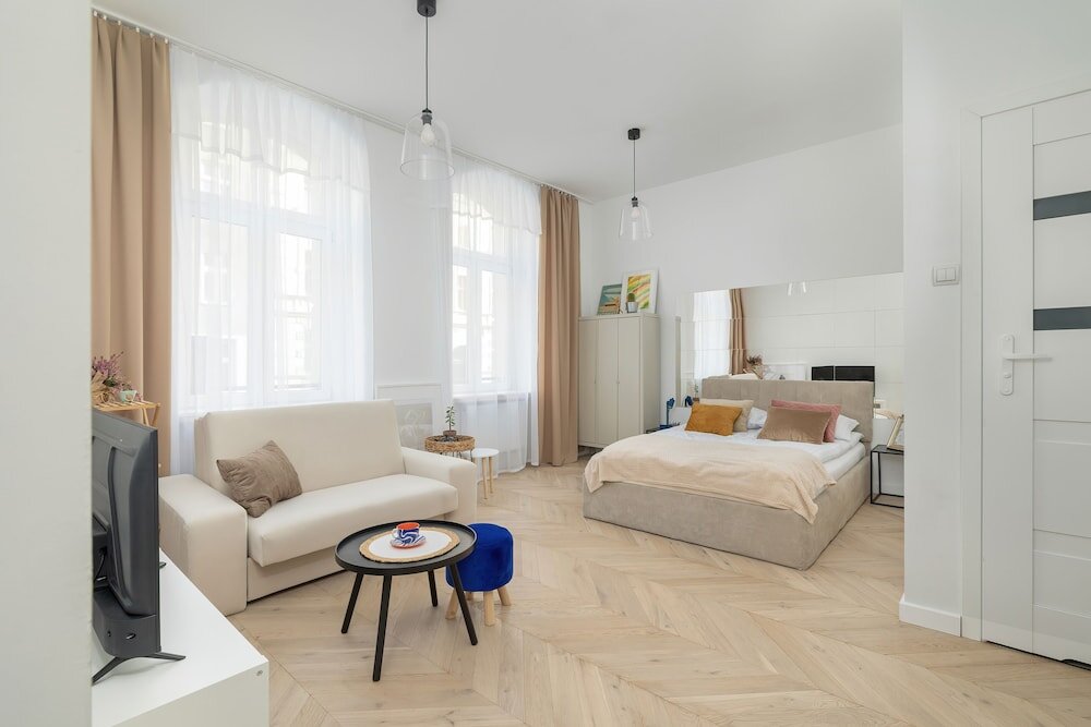 Studio Comfy Apartment Opolska by Renters
