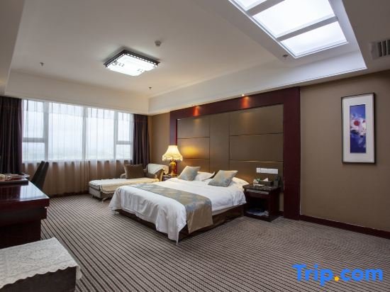 Suite Huadong Hotel