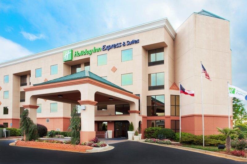 Люкс Standard Holiday Inn Express Hotel & Suites Lawrenceville, an IHG Hotel