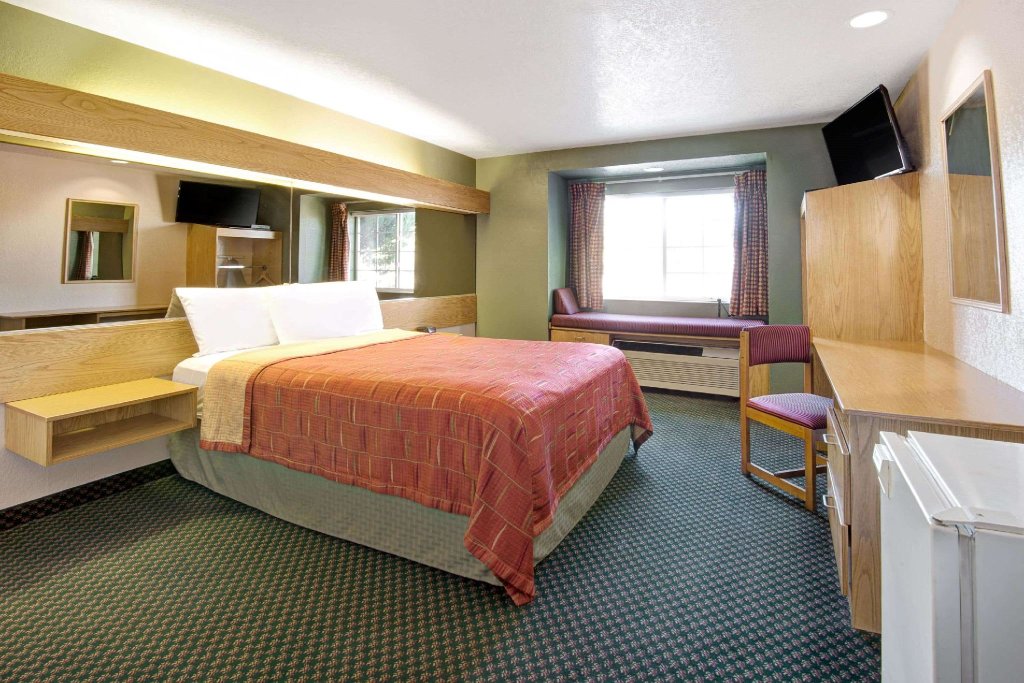 Mobility Accessible Double room Microtel Inn & Suites by Wyndham Albuquerque West