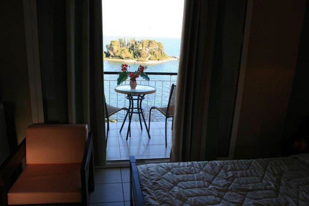 Standard Triple room with sea view Aegli Hotel