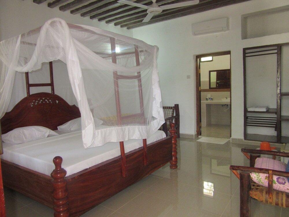 1 Bedroom Deluxe Double room with balcony and with sea view Baraka Beach Bungalows