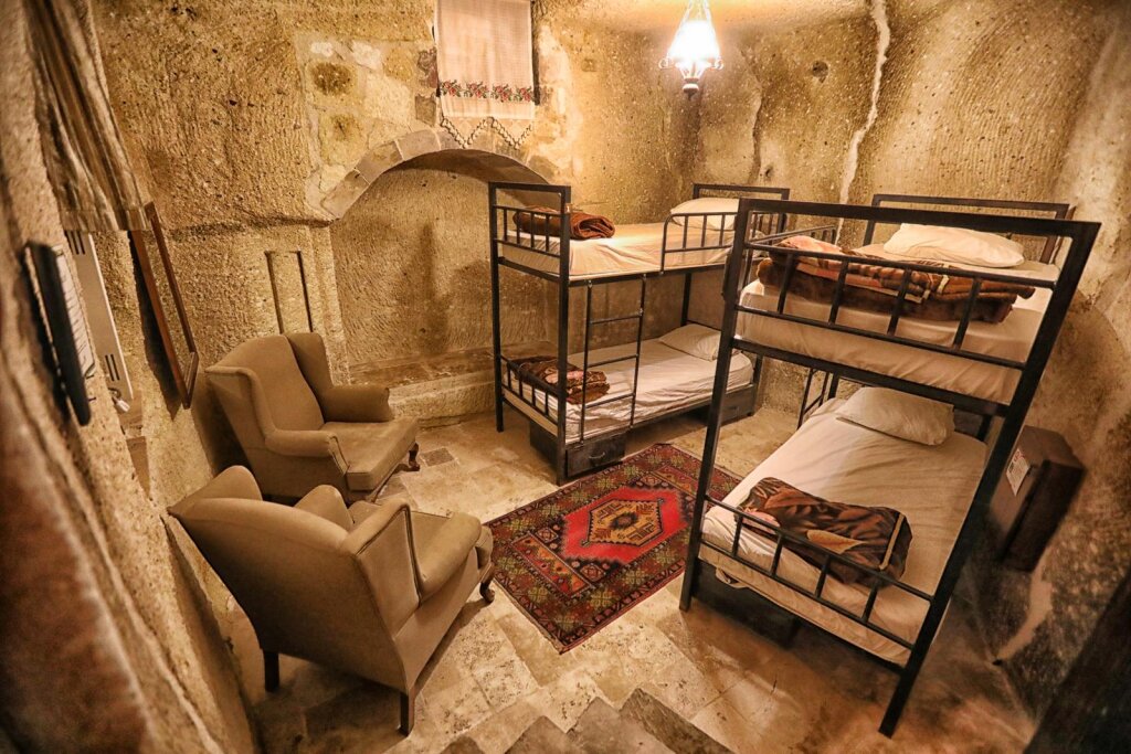 Кровать в общем номере (женский номер) The Dorm Cave By Travellers