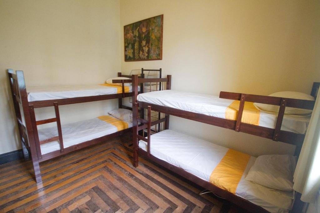 Кровать в общем номере Guanaaní Hostel