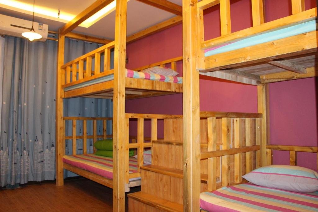 Кровать в общем номере (мужской номер) Herdsman Youth Hostel 2