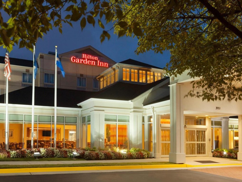 Четырёхместный номер Standard Hilton Garden Inn Fairfax