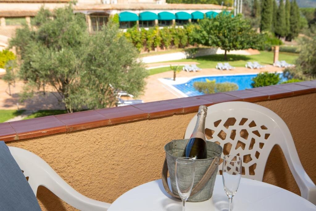 Superior Double room with pool view RVHotels Golf Costa Brava
