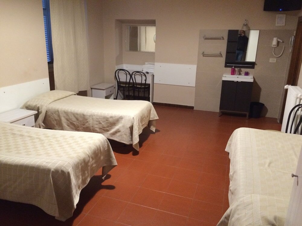 Кровать в общем номере (мужской номер) Hotel Cervia