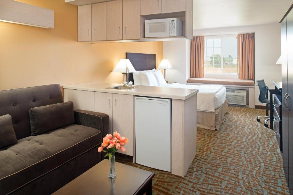 Двухместный люкс Days Inn & Suites by Wyndham Spokane Airport Airway Heights